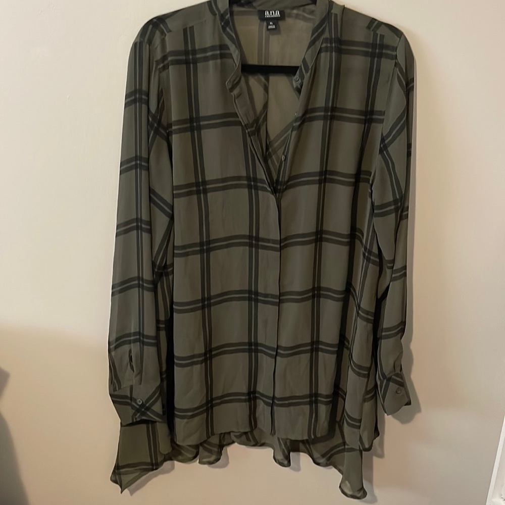 Flowy Plaid Button-up Blouse